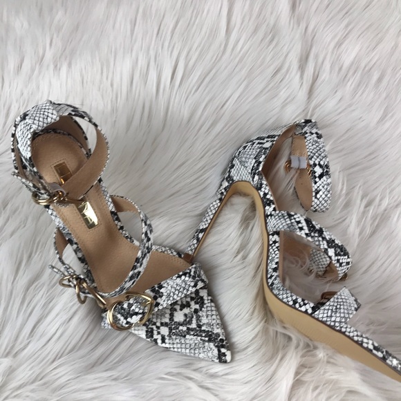 Liliana Shoes - Liliana Faux Snake Skin Pointed Toe Heels Size 6